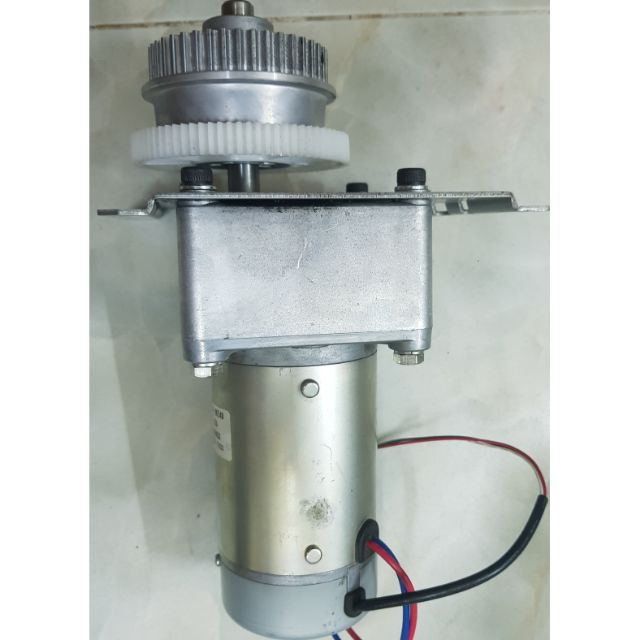 Xe điện 4 bánh với Motor giảm tốc 12V-5A JAPAN