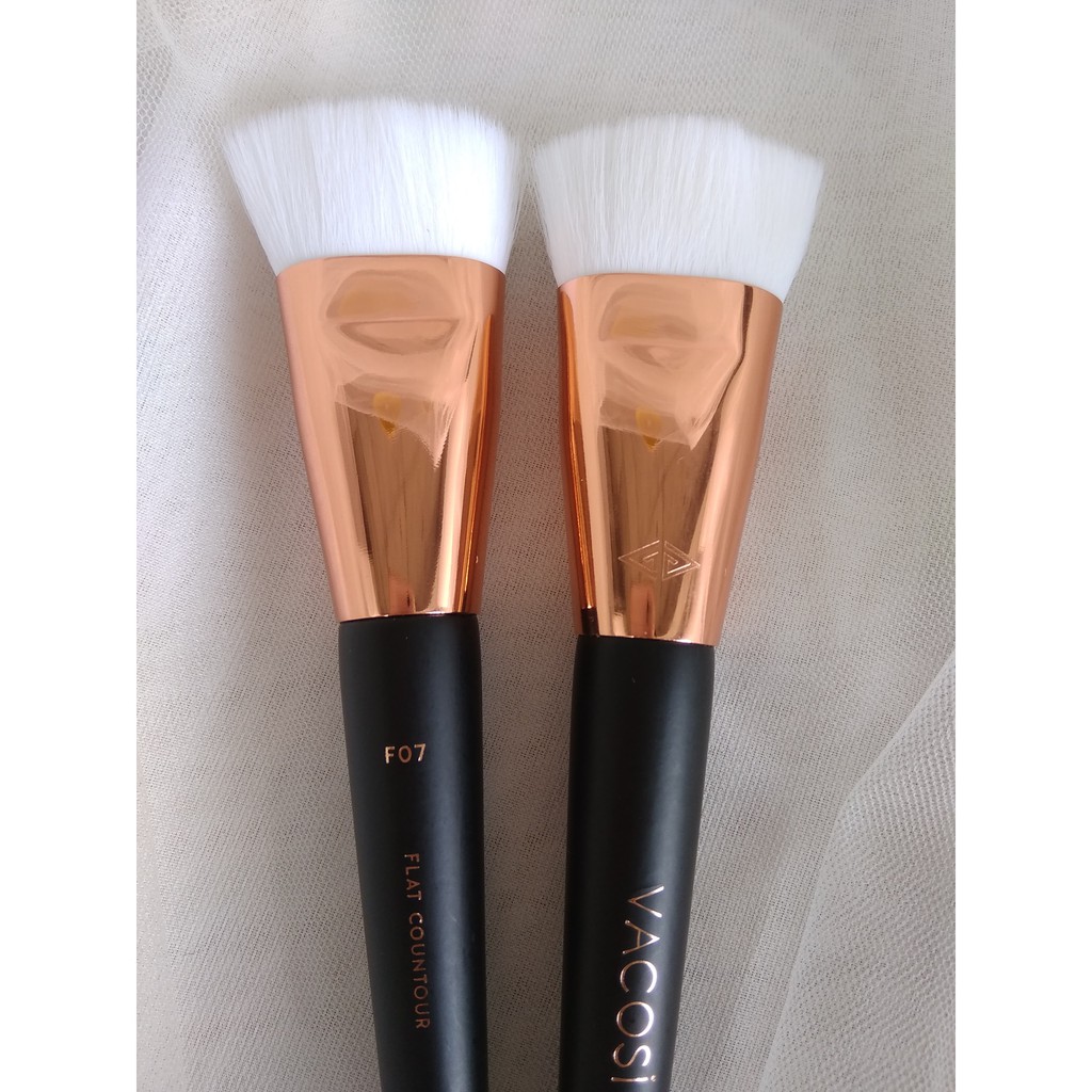 Cọ trang điểm tạo khối đầu bằng Vacosi Flat Foundation F07