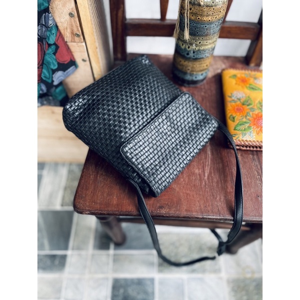 SALE- túi si da thật đan màu đen