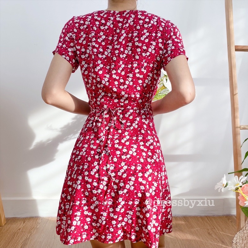Đầm Đỏ Đô Hoa Trắng Ngắn Thắt Dây Eo Kiểu Dáng Trẻ Trung Năng Động