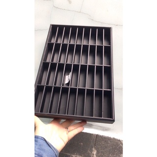 Khay da đen 40 ô đựng vòng bản cứng, vòng ngọc 24x35x4cm