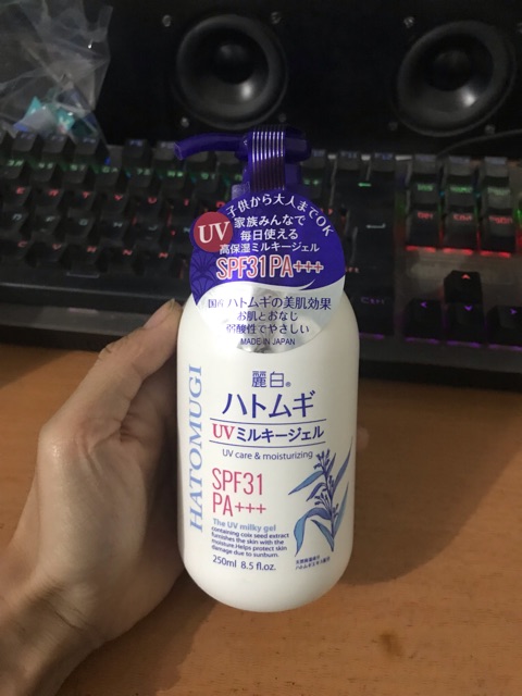 Sữa dưỡng thể chống nắng trắng da Hatomugi 250ml UV SPF31 PA+++ Nhật Bản
