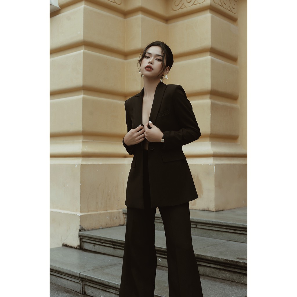 Áo blazer nữ đen chiết ao có đệm vai | BigBuy360 - bigbuy360.vn