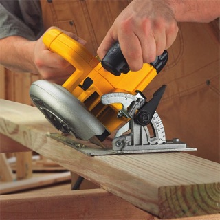 Máy Cưa Đĩa DeWalt DWE561 185mm