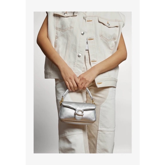 Túi Coach gối màu bạc hot trend