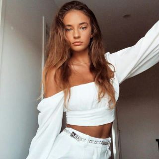 (SẴN) Áo croptop cổ vuông trắng