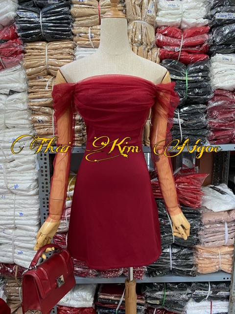 Đầm xoè đỏ trễ vai lưới