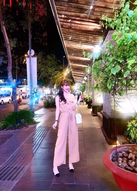 Jumsuit đính nút hai dây sang chảnh