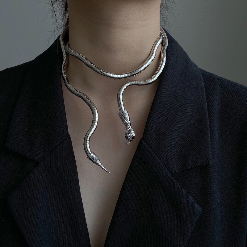 Dây chuyền kim loại hình rắn màu đen cá tính phong cách Âu Mỹ sành điệu