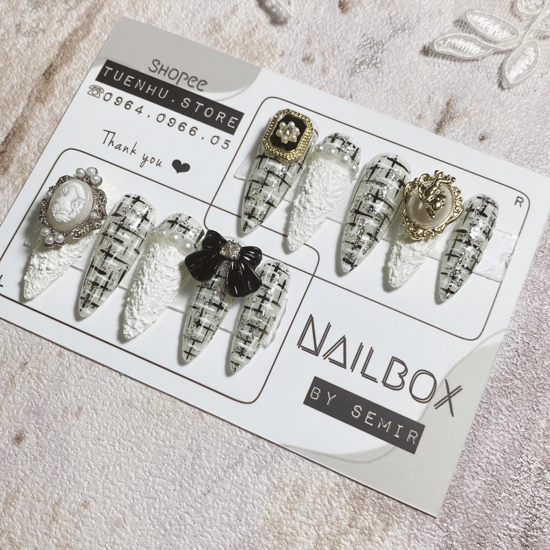 Nailbox thiết kế - móng giả kẻ dạ tweed phối charm thiên thần sang chảnh TUE001
