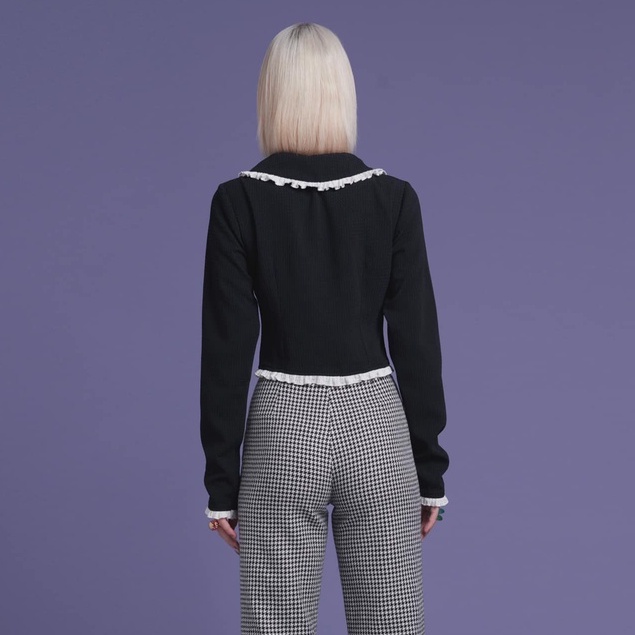 | XOXO TOP | Áo đen tay dài kết hợp với viền trắng kín đáo đáng yêu