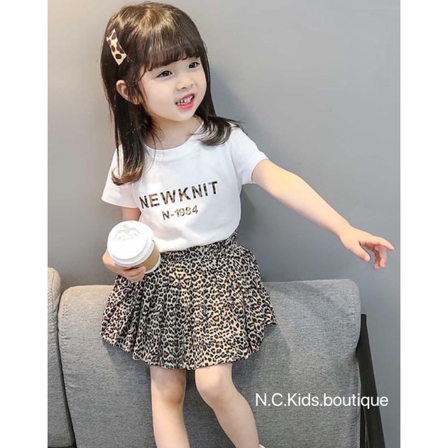 VAY38 - Váy bé gái, Sét váy áo cho bé gái, chân váy báo nâu + áo thun cotton trắng, từ 8-21kg