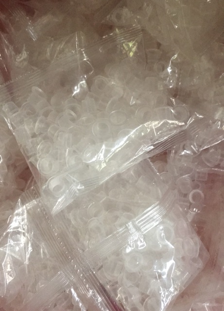Chum nhựa đựng mực phun xăm (gói~100c)