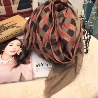 Khăn Burberry hot hit