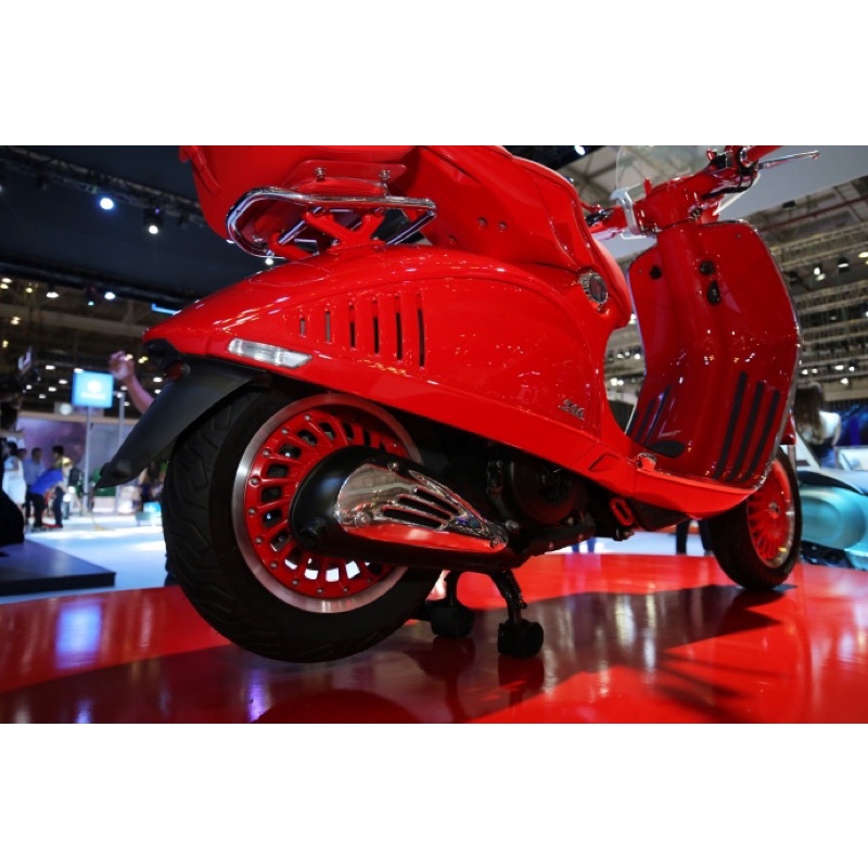 Màu Sơn Đỏ Vespa Red 946 Hệ 2k Tự Bóng ( Sơn Oto Xe máy ) đóng lon 1kg