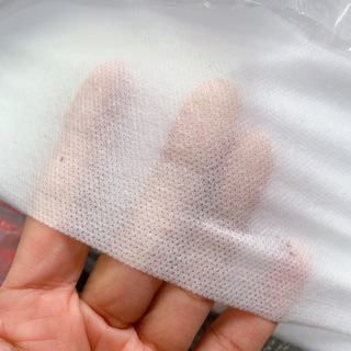 Vải ko dệt định lượng 60G may khẩu trang kèm theo nẹp mũi và chun. Hàng sản xuất tại nhà máy, an toàn cho người sử dụng