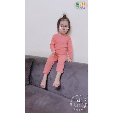 TDG03 Bộ Dài Tay Thun Tăm MinkyMom Cạp Cao Màu Trơn Cổ Nút Giả Cho Bé Từ 8kg Đến 19kg