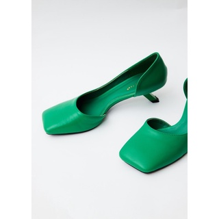 1792 - MAGGIE CLOSED TOE HEELS