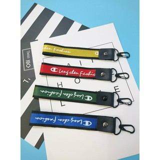 MÓC KHÓA DÂY STRAP NGẮN CHAMPION - DK26