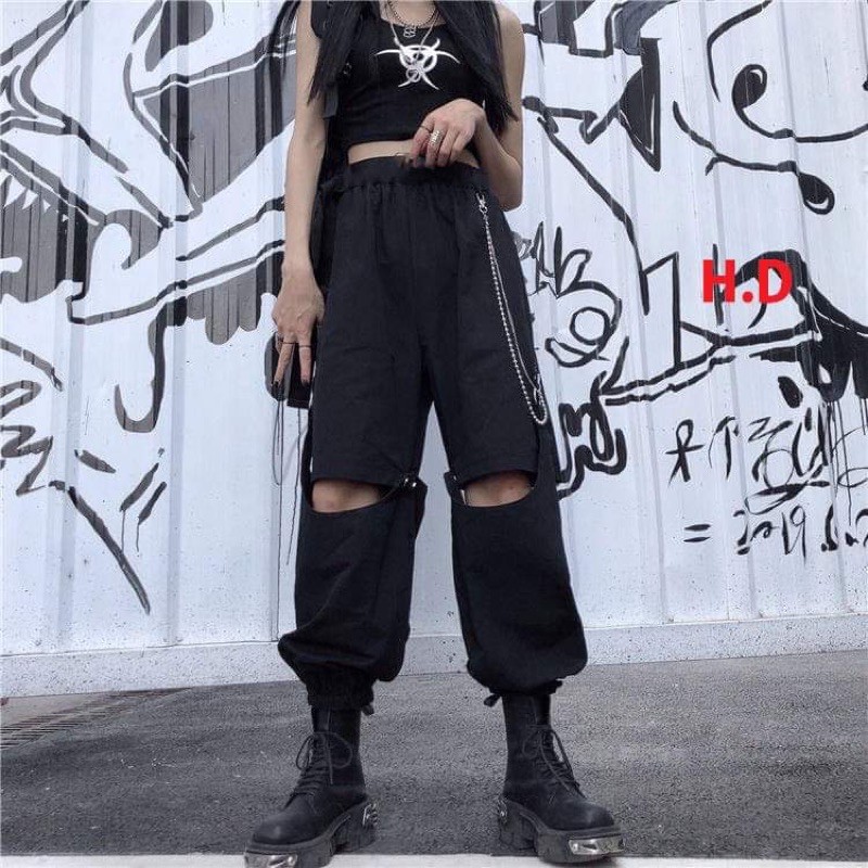 Set áo croptop 3 lỗ + quần jogger hở gối tháo rời thành quần sooc