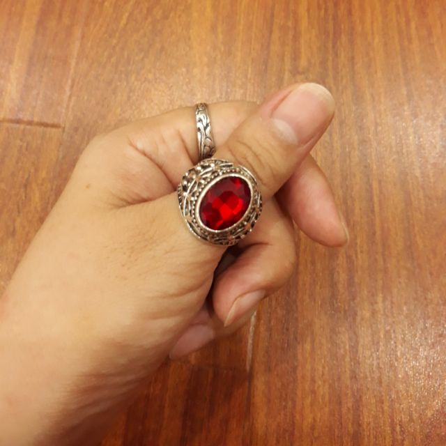 Nhẫn đỏ