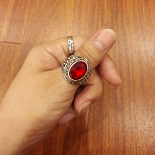 Nhẫn đỏ
