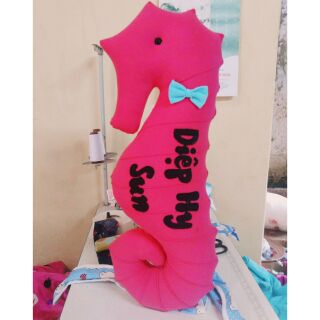 Gối ôm cá ngựa 80cm thêu tên theo yêu cầu