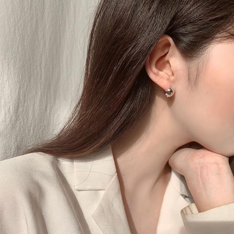 Đôi bông tai hình tròn thiết kế đơn giản thời trang