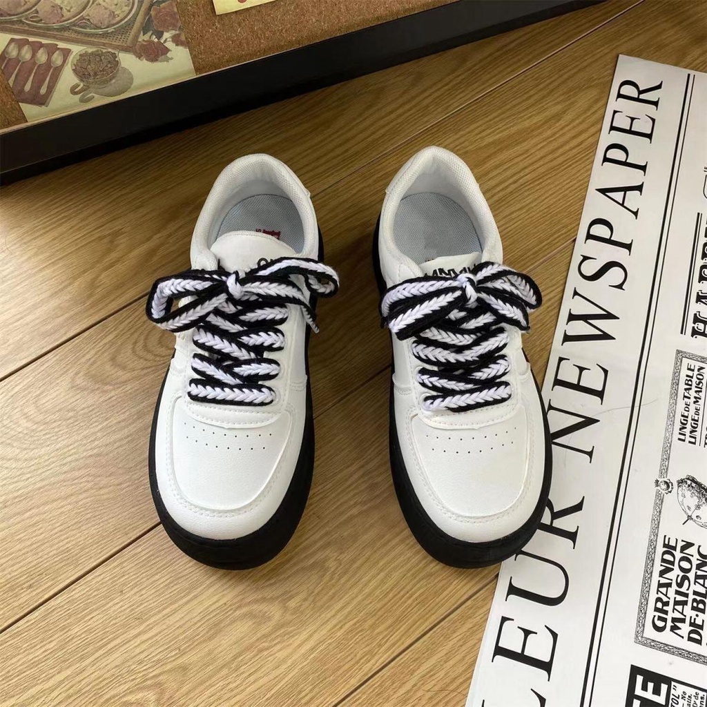 Giày thể thao nữ trắng đế đen dây tết da mềm đế độn cao 4 cm sneaker ulzzang hàn quốc đi học đi chơi đẹp giá rẻ