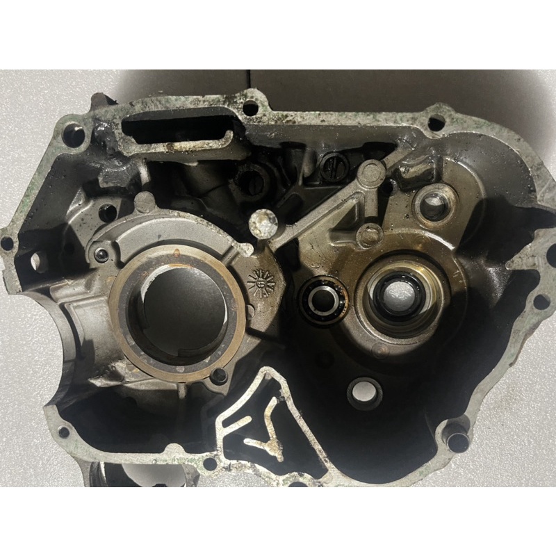 Vách bên sốcủa xe máy Sym 110cm.