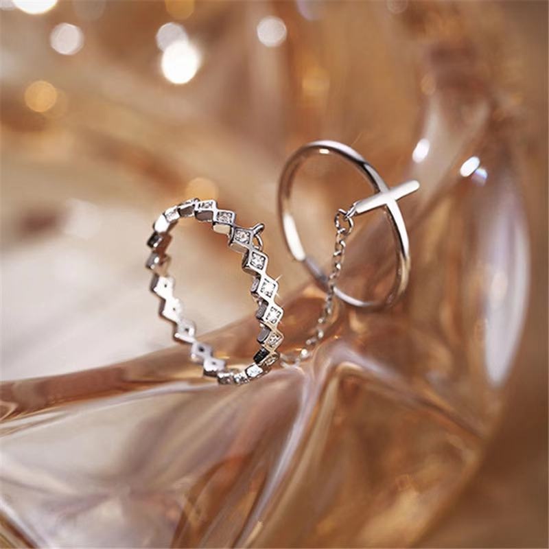 Nhẫn hở hai lớp mặt hình chữ thập phối dây xích đính đá thời trang dành cho bạn nữ