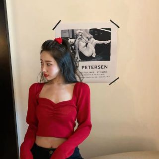 Áo len đỏ croptop