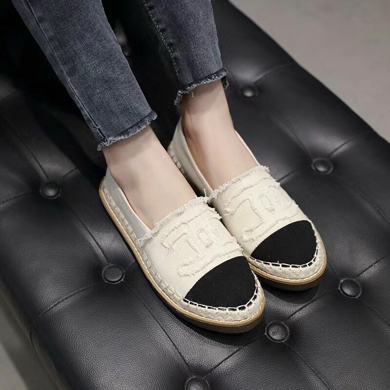 slip on vải rách mẫu mới nhất đây nha, nhìn em nó thế thôi mà lên chản vừa xinh Fullbox Qccc  Sz: 35-38