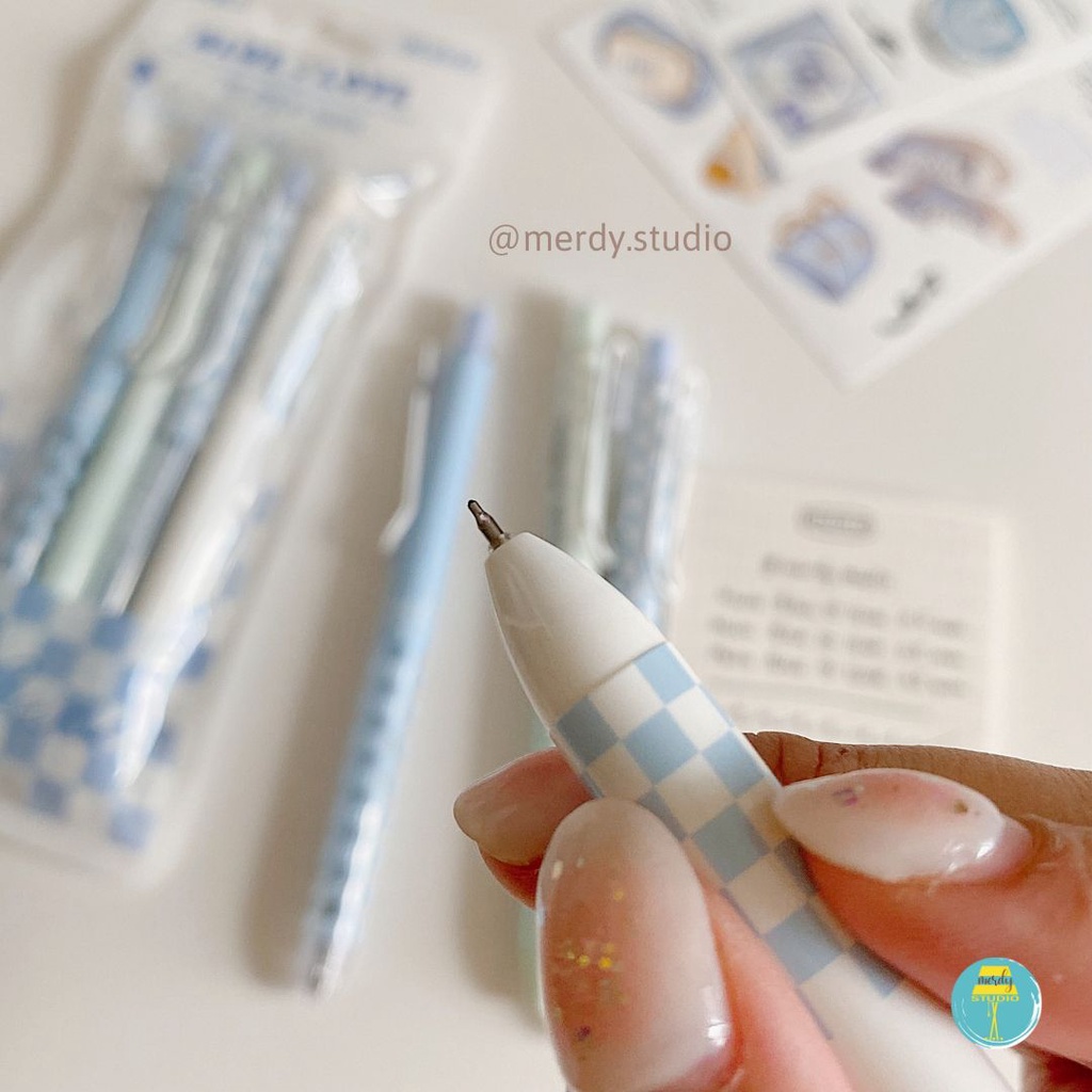 Bút bấm Mura Blue Love hoạ tiết caro mực đen, ngòi 0.5mm