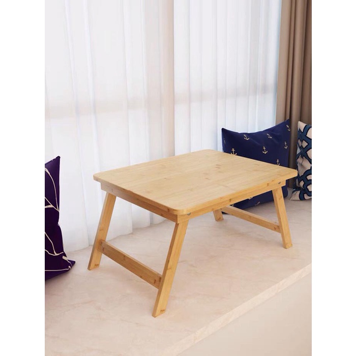Bàn Học Gấp Gọn 60 X 40cm - được làm từ gỗ cao su tự nhiên, bền hơn các chất liệu thông thường khác.