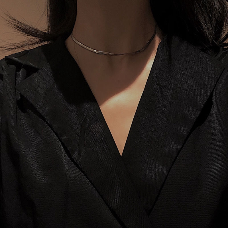 Dây chuyền ngắn dạng xương rắn bản rộng dẹt bằng thép titan cá tính 22415