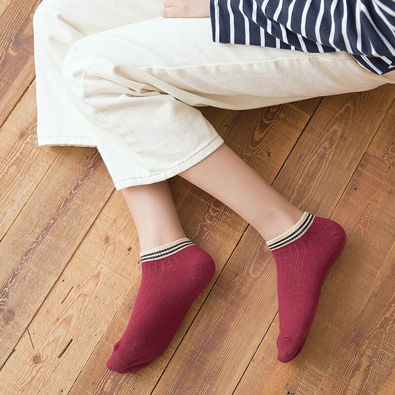 đôi tất nữ họa tiết sọc ngang thời trang