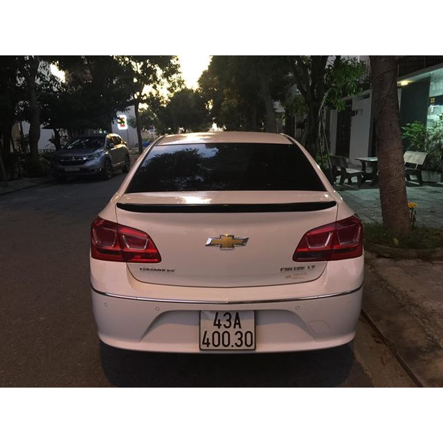 Đuôi gió dán liền cốp Cruze - Cánh gió dán Chevrolet Cruze HÀNG CAO CẤP