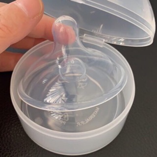 Trợ ti cho mẹ - Hộp 2 chiếc hộp tròn (num 1 tia)hỗ trợ cho mẹ bị nứt cổ gà, đầu ti thụt