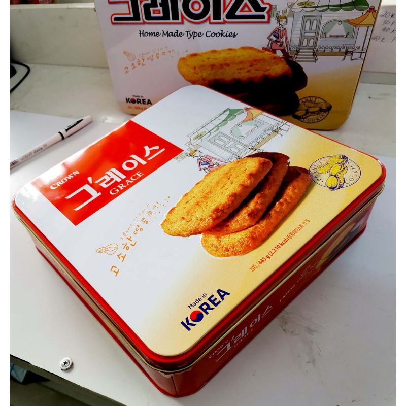 Hộp bánh Quy Crown thiếc đỏ 445g