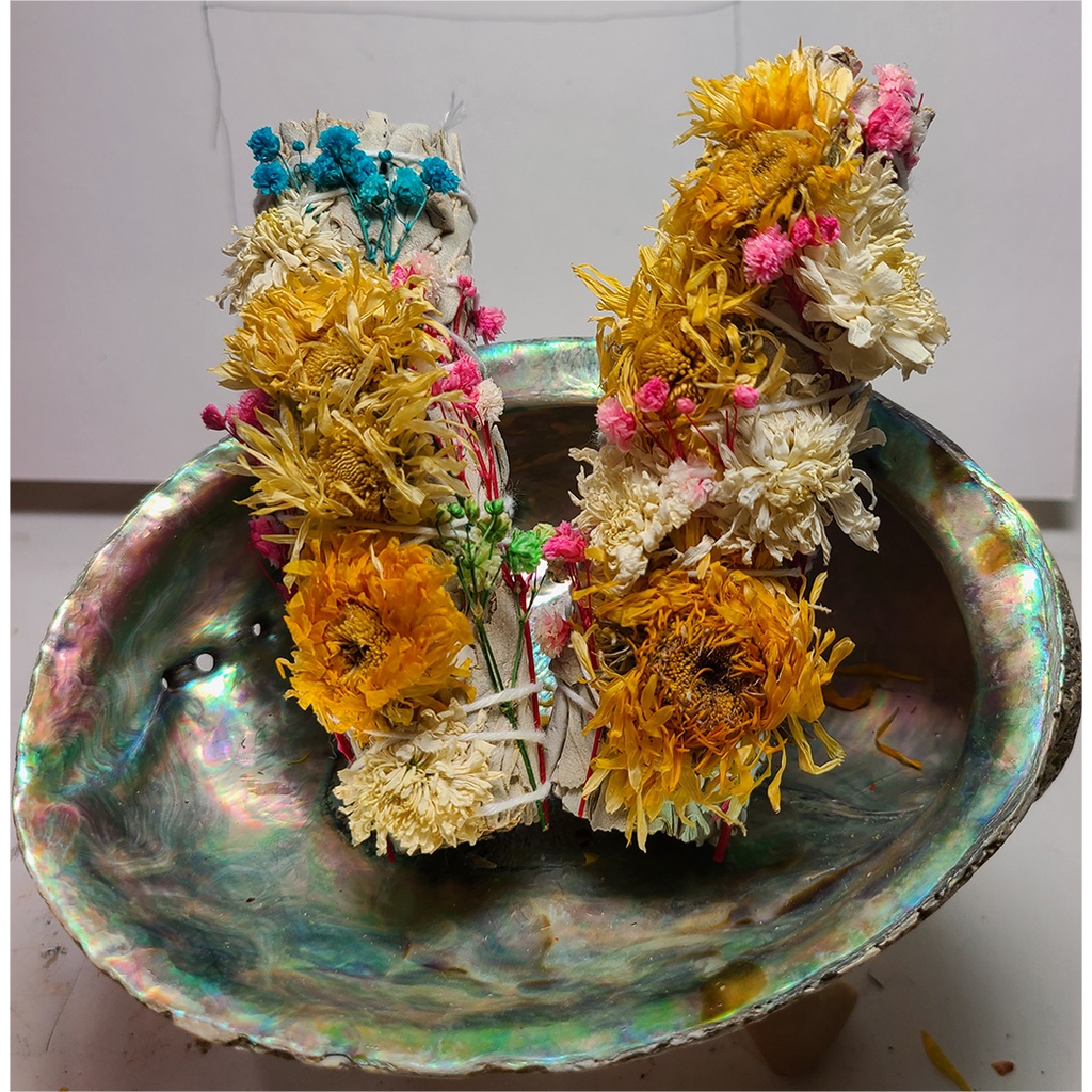 Xô thơm trắng phối hoa cỏ dễ thương 11cm