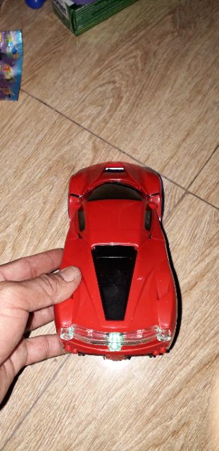 Xe mô hình chạy PIN bằng nhựa biến thành Robot có nhạc và đèn Led tặng kèm PIN