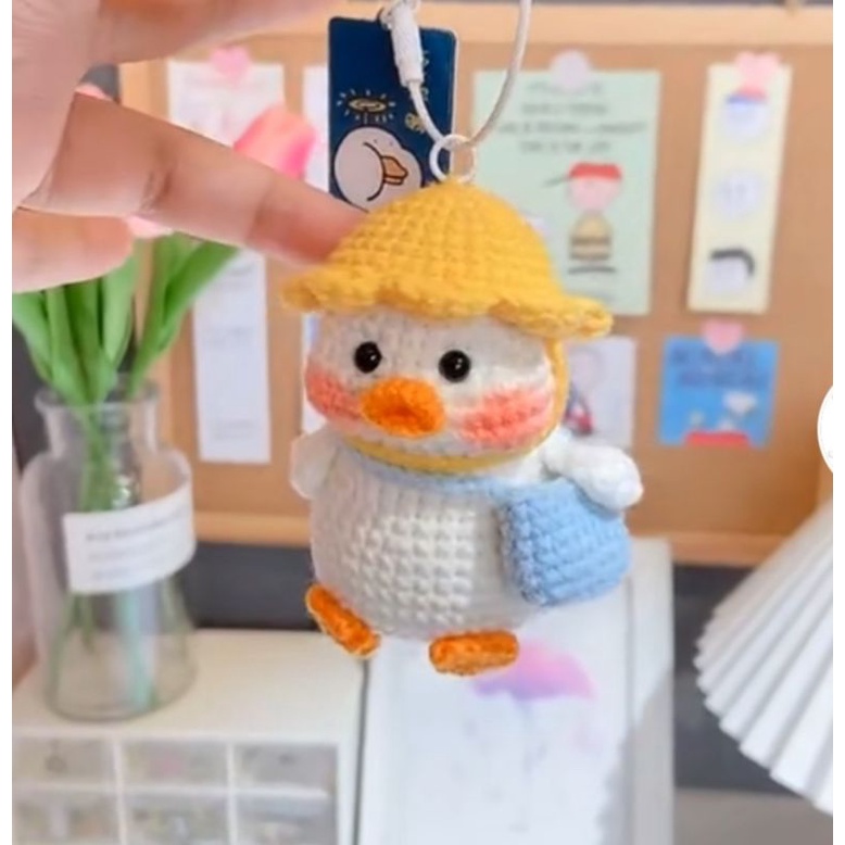 móc khóa vịt con đi học móc bằng len handmade