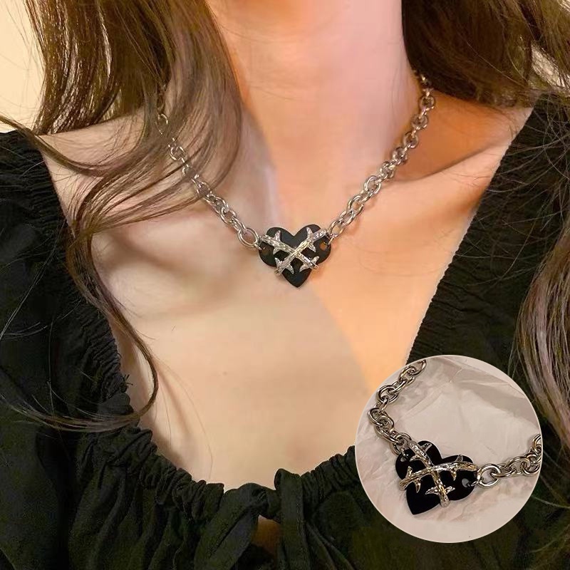 Dây chuyền mặt trái tim màu đen phong cách gothic hiphop dành cho nữ