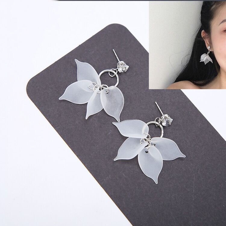 Bông tai  họa tiết hình cánh hoa phong cách Hàn Quốc hợp thời trang