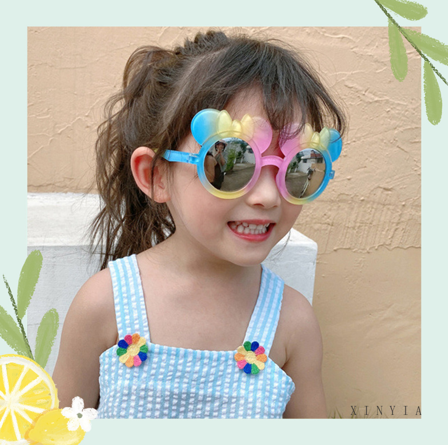 Mắt kính râm phong cách thời trang cho bé gái