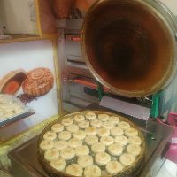 Hộp 10 bánh hạt dẻ.