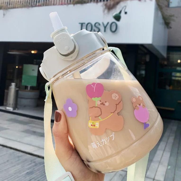 Bình nước cute nhựa, bình đựng nước có ống hút cho bé 1100ml tay cầm đỡ điện thoại Gym 34