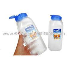 Bình nước nhựa an toàn lock&lock dung tích 900ml, thích hợp dùng chứa nước uống hàng ngày, trong tủ lạnh hoặc mang đi td