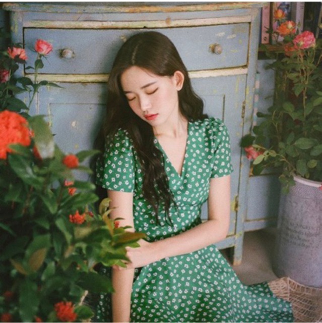 Đầm hoa nhí Blapink đầm lụa xoè cổ tim màu xanh nữ tính dịu dàng